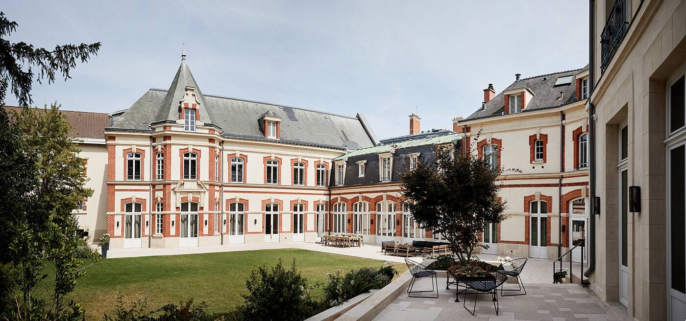 wunderschönes Schloss mit traumhaften Garten und Terrasse